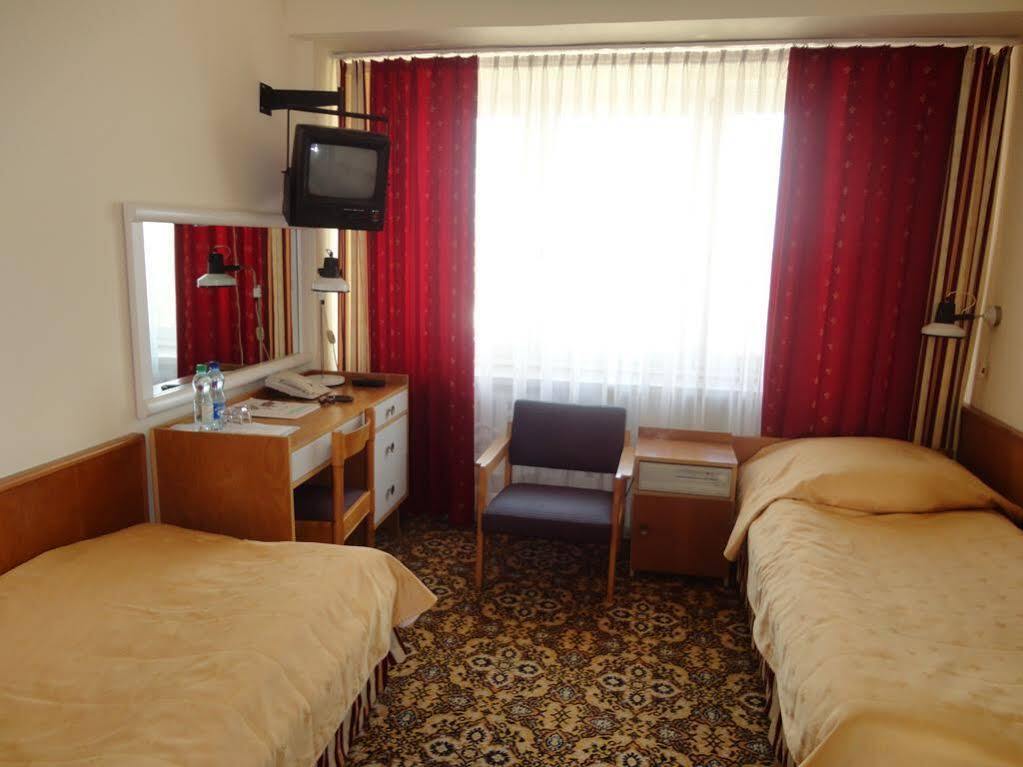 Hotel Accademia Ostrowiec Świętokrzyski Exteriér fotografie