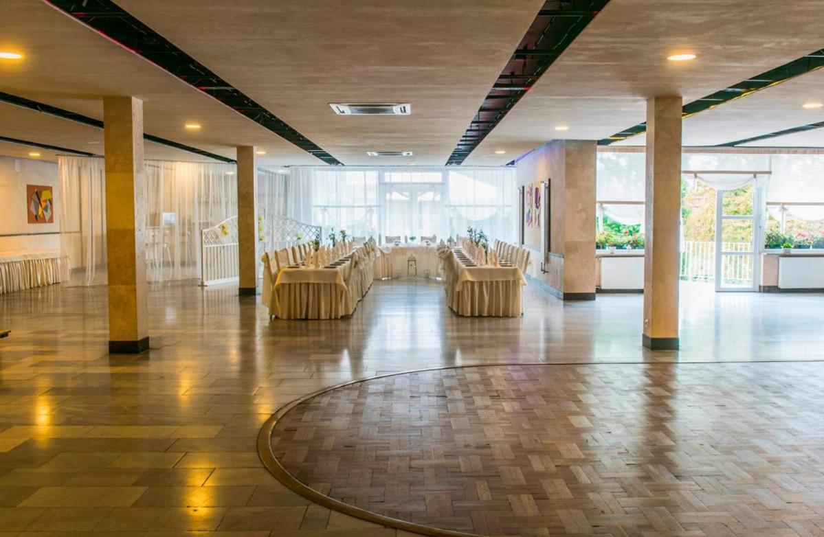 Hotel Accademia Ostrowiec Świętokrzyski Exteriér fotografie