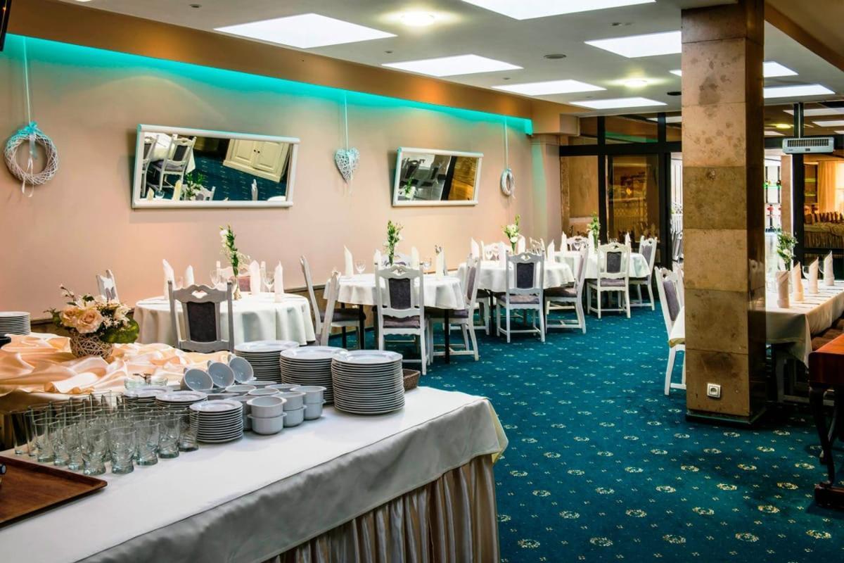 Hotel Accademia Ostrowiec Świętokrzyski Exteriér fotografie
