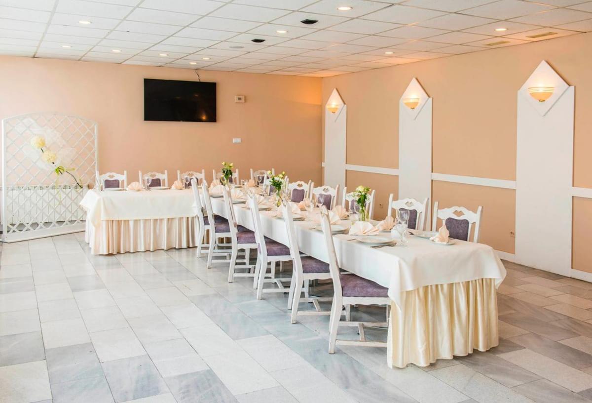 Hotel Accademia Ostrowiec Świętokrzyski Exteriér fotografie
